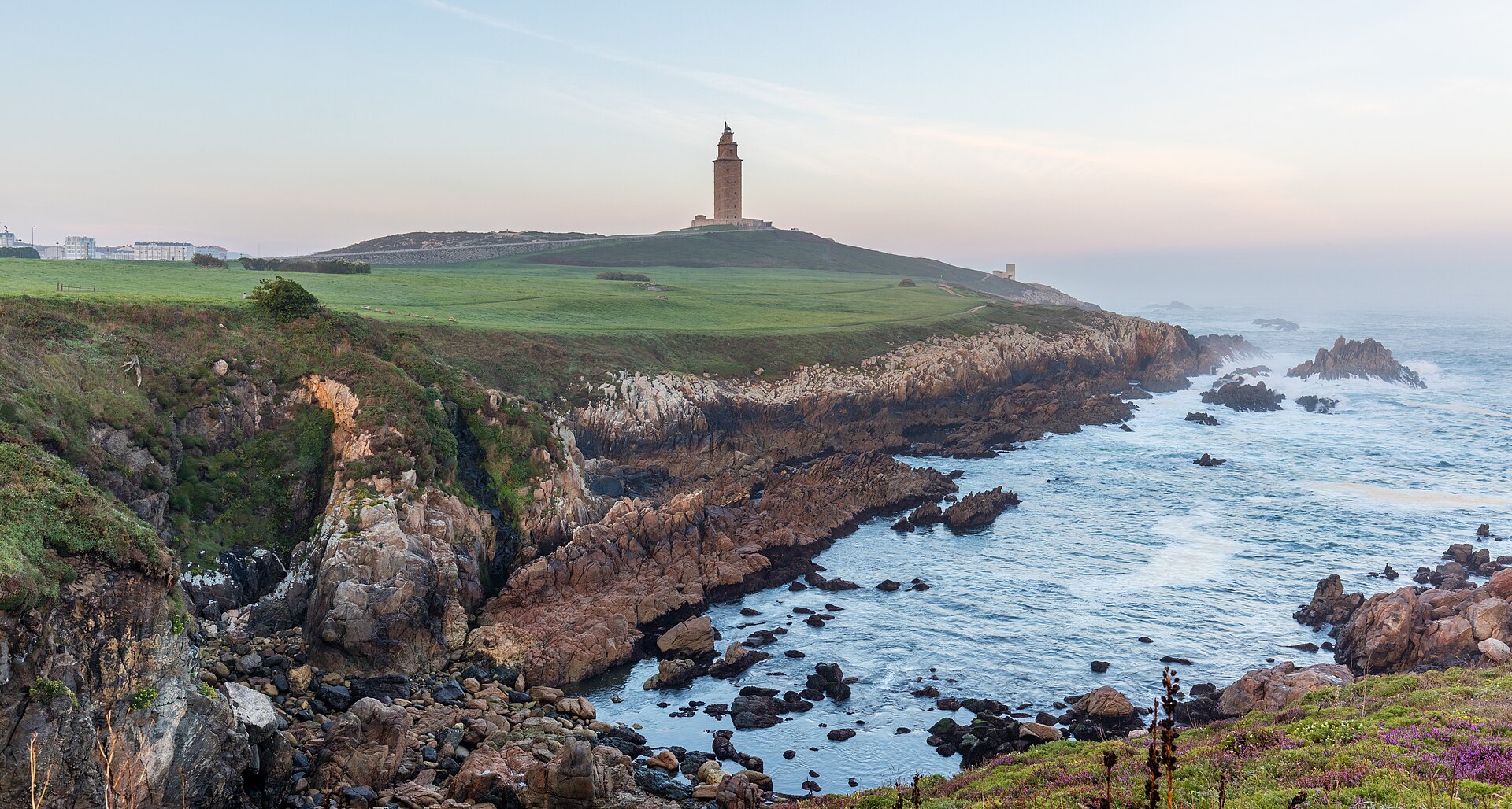 Herkulova veža nad Atlantikom v A Coruña